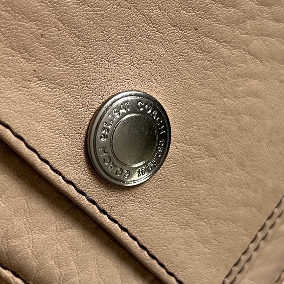 EUC Coach Chelsea Soft Pebbled Leather Field Tote/Satchel with Matching Wallet - Picture 10 of 16